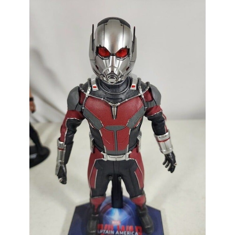 Hot Toys ANT-MAN - Picture 5 of 7